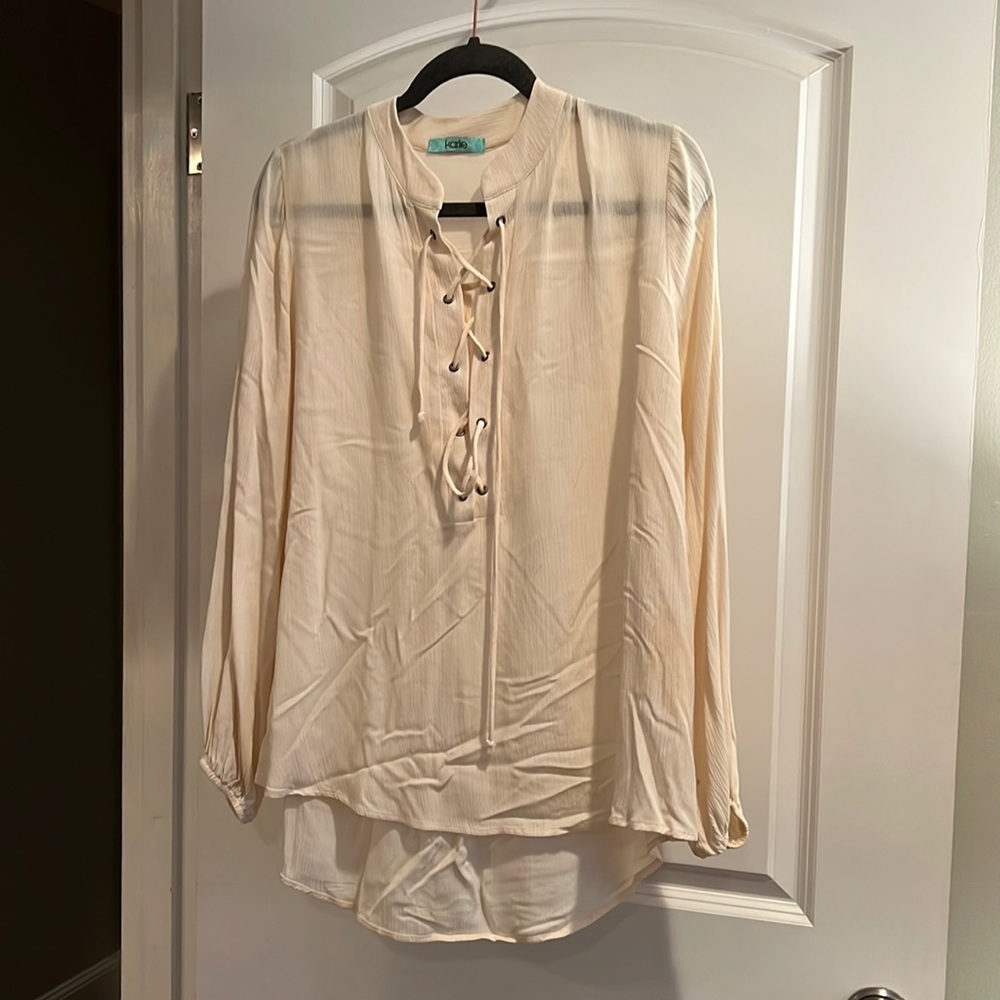 Karlie tie top. Beige. Size small